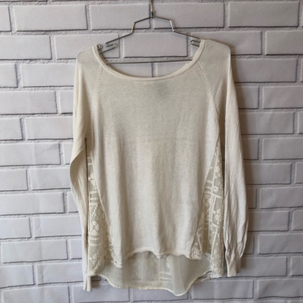 Anthropology White Top with Detailed Back sz Small